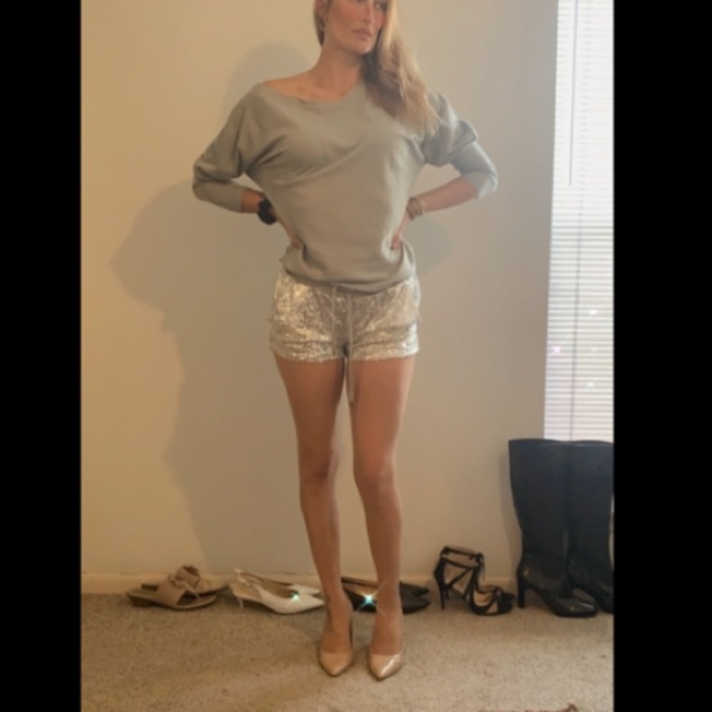 Beautiful sequined, lined w/ stretch waist shorts